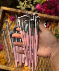 MAANGE 18 Pcs Professional Makeup Brush Set - Pink (মাঞ্জ ১৮ পিস প্রফেশনাল মেকআপ ব্রাশ সেট - পিঙ্ক)