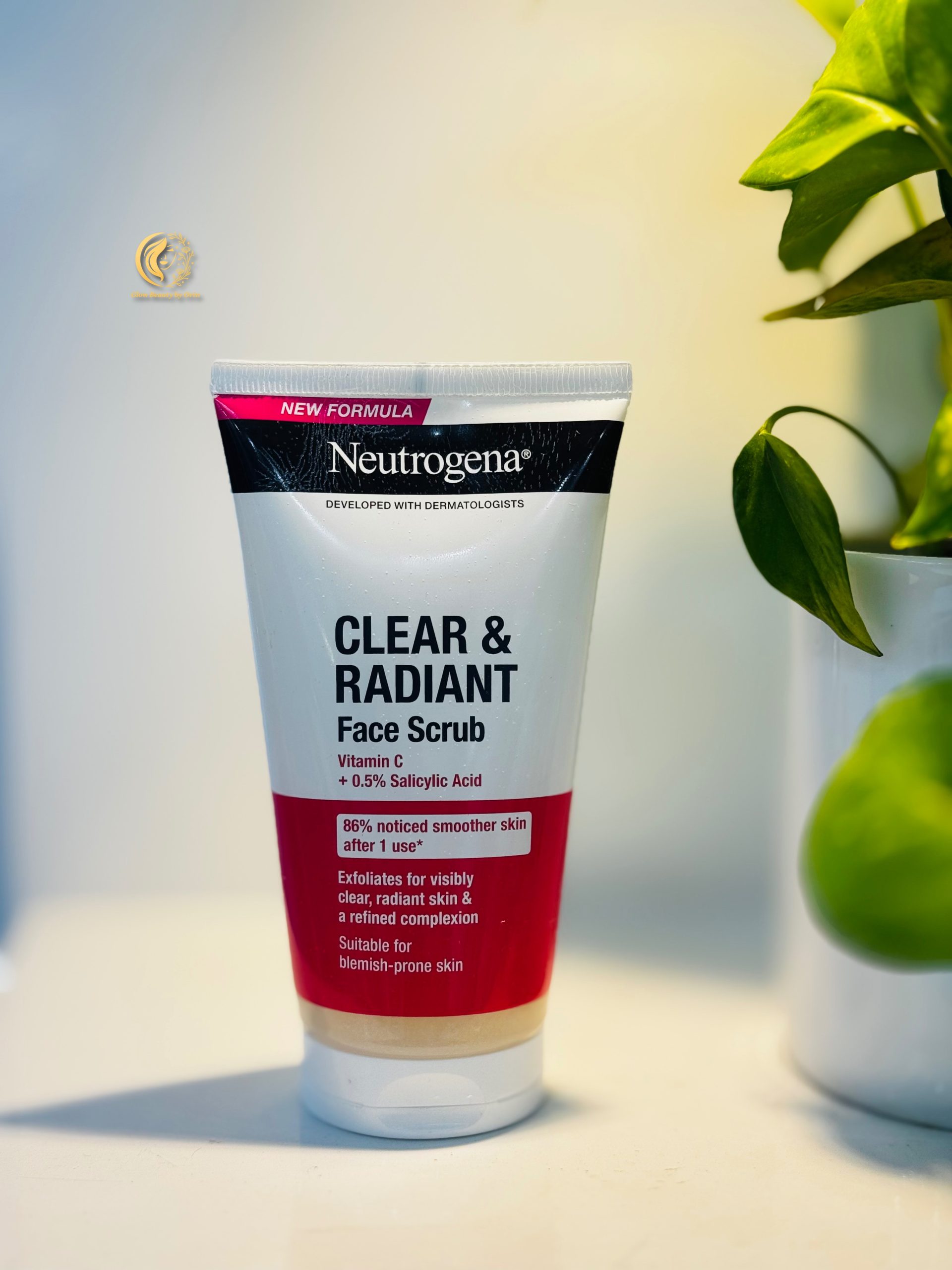 Neutrogena Clear & Radiant Face Scrub (Vitamin C + 0.5% Salicylic Acid) 150ml