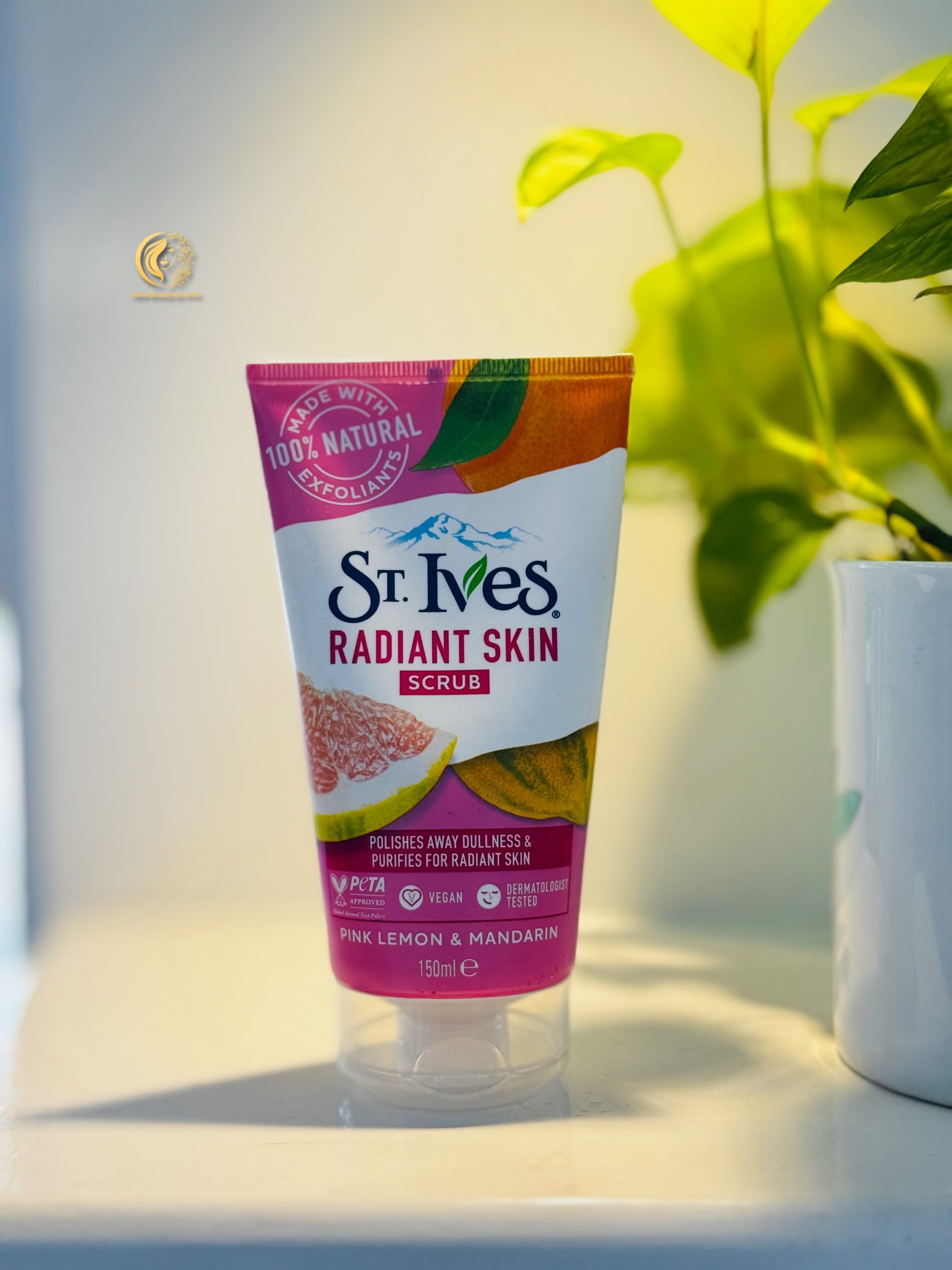 St. Ives Radiant Skin Pink Lemon & Mandarin Scrub (150ml)