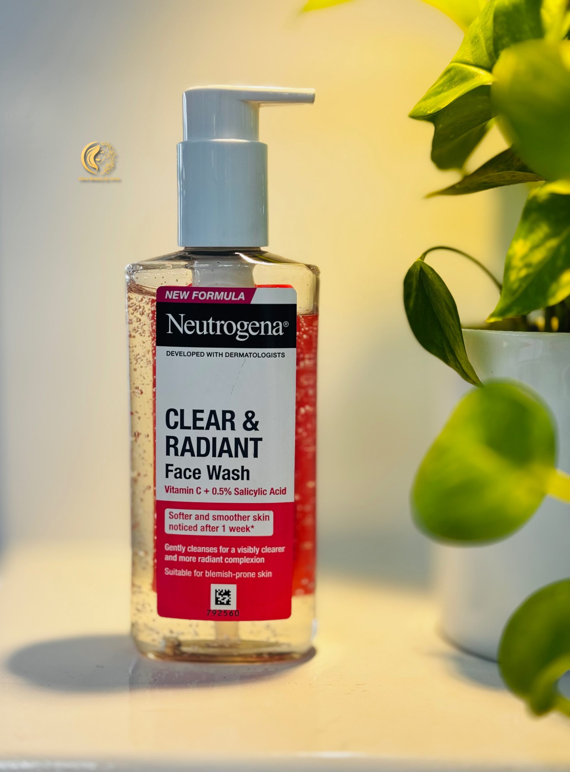Neutrogena Clear & Radiant Face Wash (Vitamin C + 0.5% Salicylic Acid) 200ml