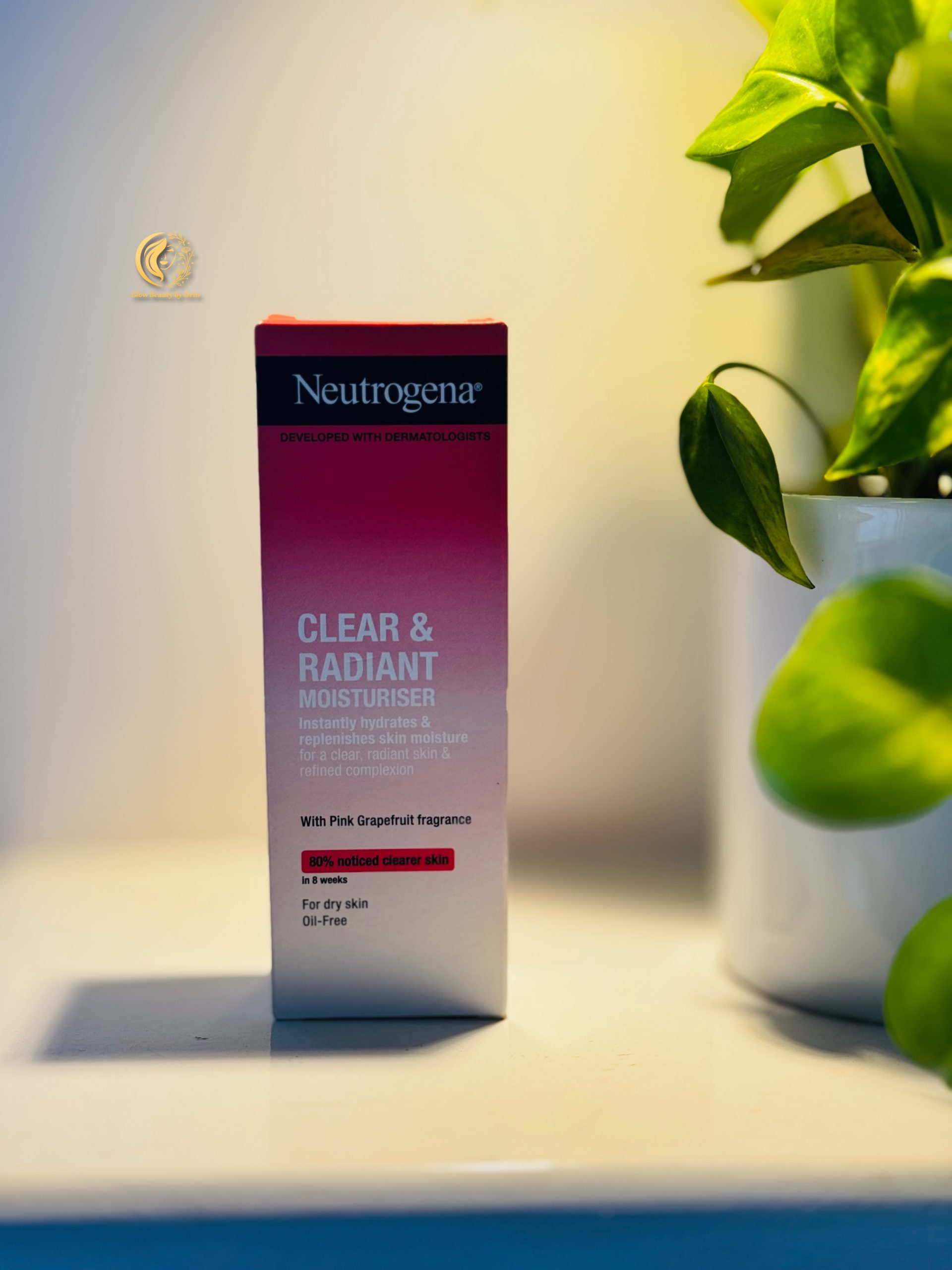 Neutrogena Clear & Radiant Moisturiser (With Pink Grapefruit fragrance) 50ml